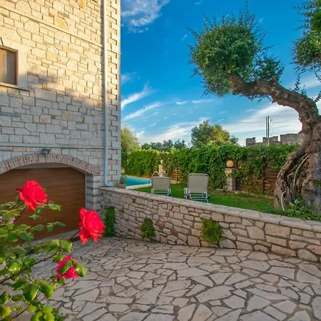 Angelo Stone *